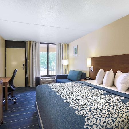Days Inn By Wyndham Newark Wilmington Exterior foto