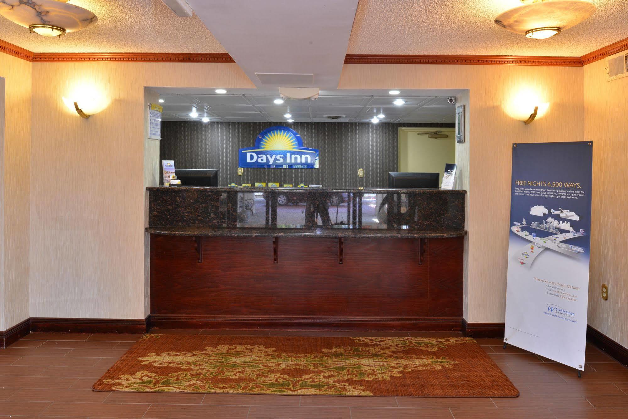 Days Inn By Wyndham Newark Wilmington Exterior foto
