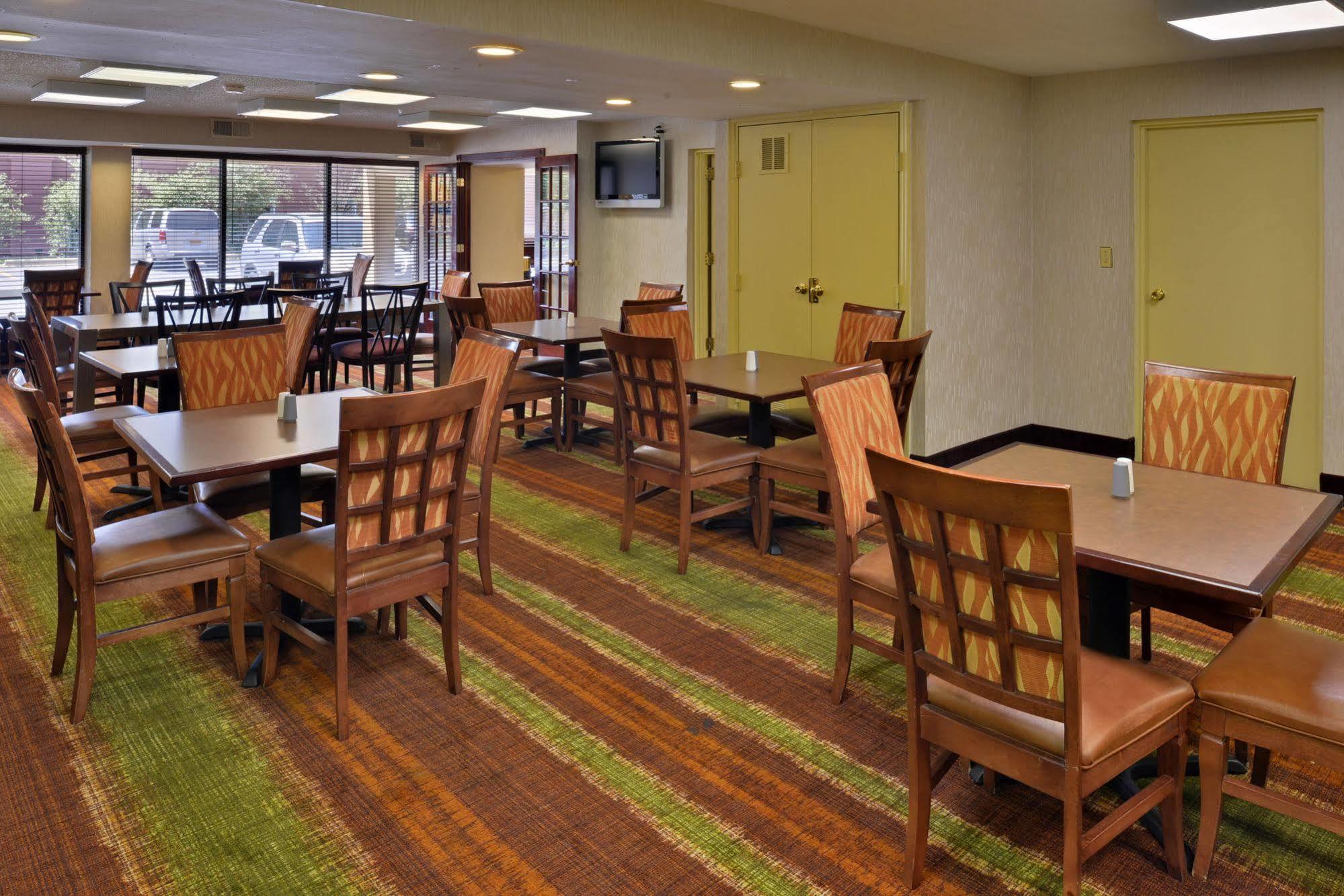 Days Inn By Wyndham Newark Wilmington Exterior foto